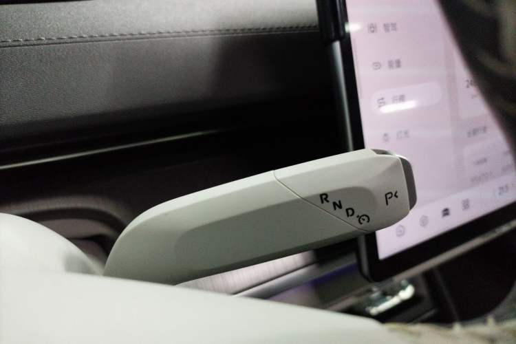 Used CHANGAN NEVO A07 2024 All-Electric "True Fragrance" Edition 710 Flagship Model Gear Lever
