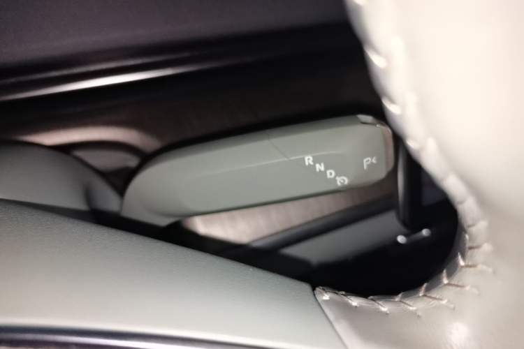 Used CHANGAN NEVO A07 2024 All-Electric "True Fragrance" Edition 710 Flagship Model Gear Lever