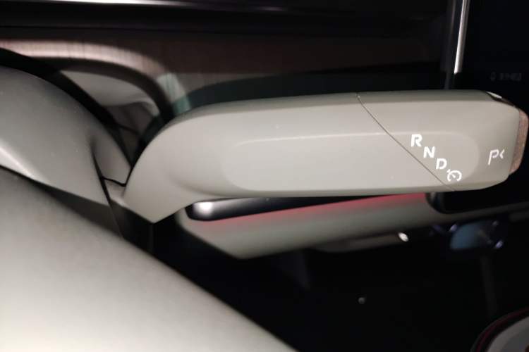 Used CHANGAN NEVO A07 2024 All-Electric "True Fragrance" Edition 710 Flagship Model Gear Lever