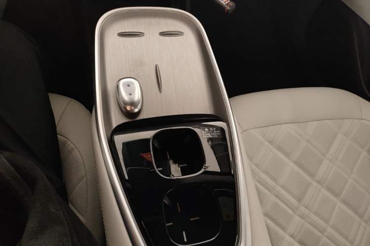 Used CHANGAN NEVO A07 2024 All-Electric "True Fragrance" Edition 515 Luxurious Model 58.9 kWh Gear Lever