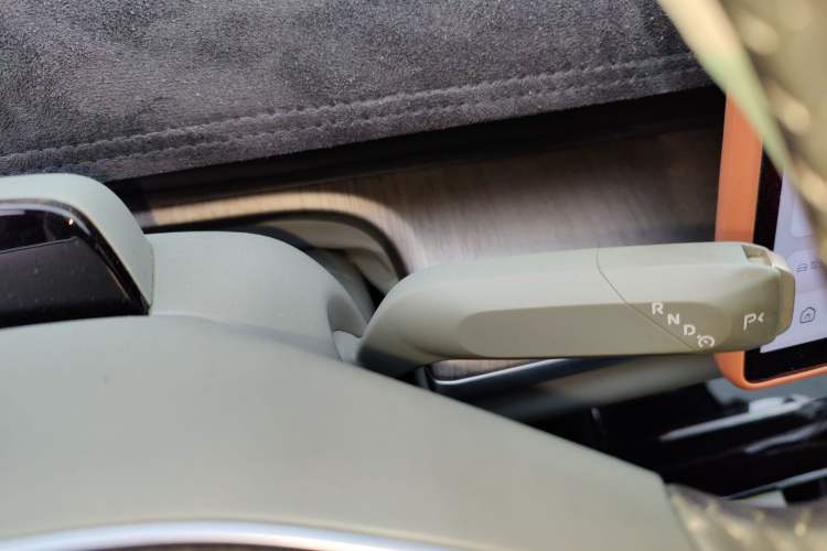 Used CHANGAN NEVO A07 2024 All-Electric "True Fragrance" Edition 710 Flagship Model Gear Lever