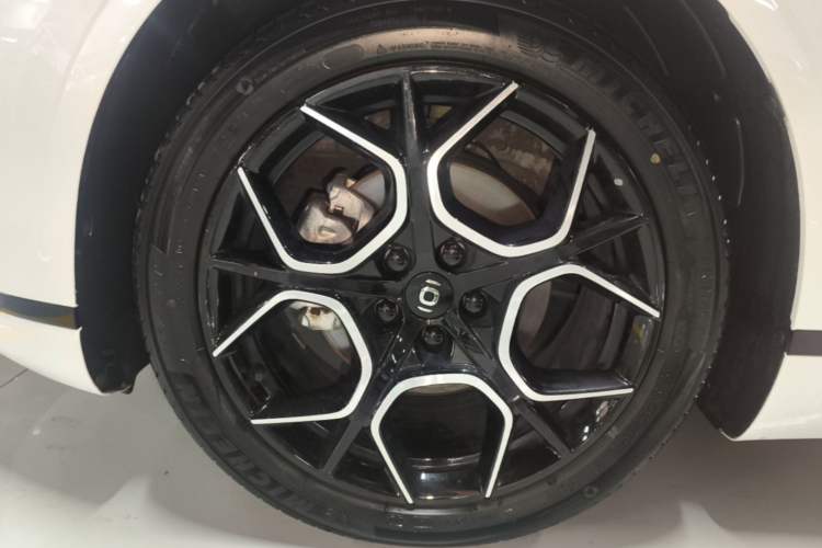 Used CHANGAN NEVO A07 2024 All-Electric "True Fragrance" Edition 710 Flagship Model Left Front Wheel Hub