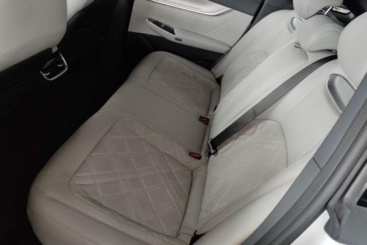 Used CHANGAN NEVO A07 2024 All-Electric "True Fragrance" Edition 515 Luxurious Model 58.9 kWh Left Rear Seat