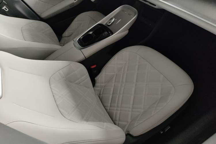 Used CHANGAN NEVO A07 2024 All-Electric "True Fragrance" Edition 515 Luxurious Model 58.9 kWh Right Front Seat
