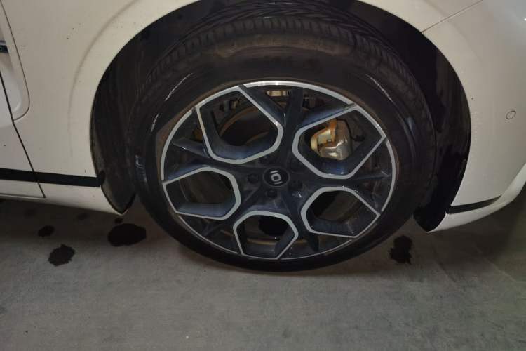 Used CHANGAN NEVO A07 2024 All-Electric "True Fragrance" Edition 710 Flagship Model Right Front Wheel Hub