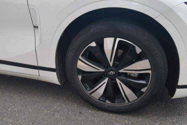 Used CHANGAN NEVO A07 2024 All-Electric "Real Bargain" Version 515 Elite Model 58.9 kWh Right Front Wheel Hub