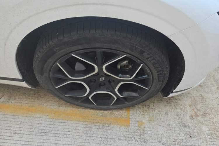 Used CHANGAN NEVO A07 2024 All-Electric "True Fragrance" Edition 710 Flagship Model Right Front Wheel Hub