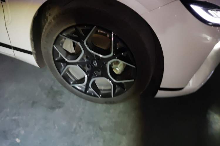 Used CHANGAN NEVO A07 2024 All-Electric "True Fragrance" Edition 710 Flagship Model Right Front Wheel Hub