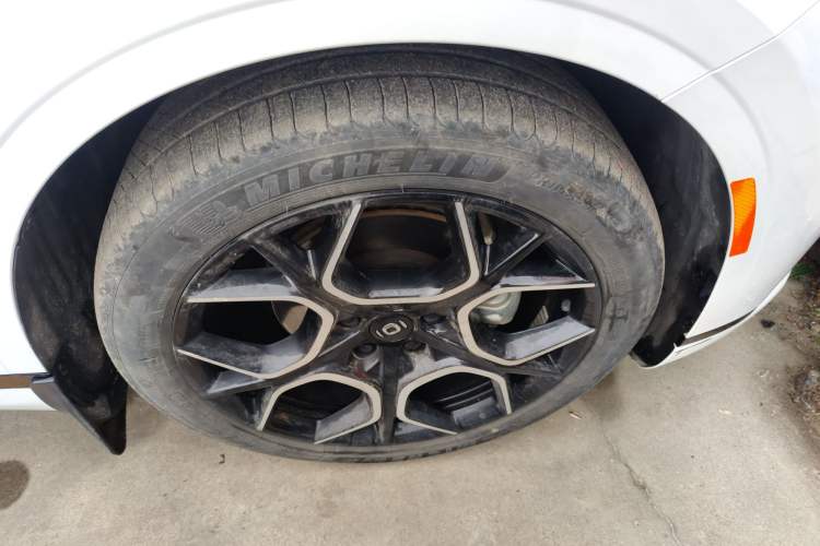 Used CHANGAN NEVO A07 2024 All-Electric "True Fragrance" Edition 710 Flagship Model Right Front Wheel Hub