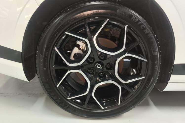 Used CHANGAN NEVO A07 2024 All-Electric "True Fragrance" Edition 710 Flagship Model Right Rear Wheel Hub