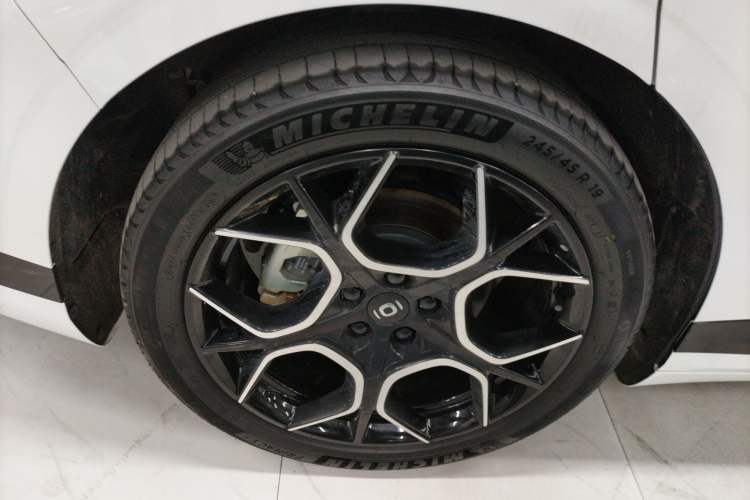 Used CHANGAN NEVO A07 2024 All-Electric "True Fragrance" Edition 710 Flagship Model Right Rear Wheel Hub