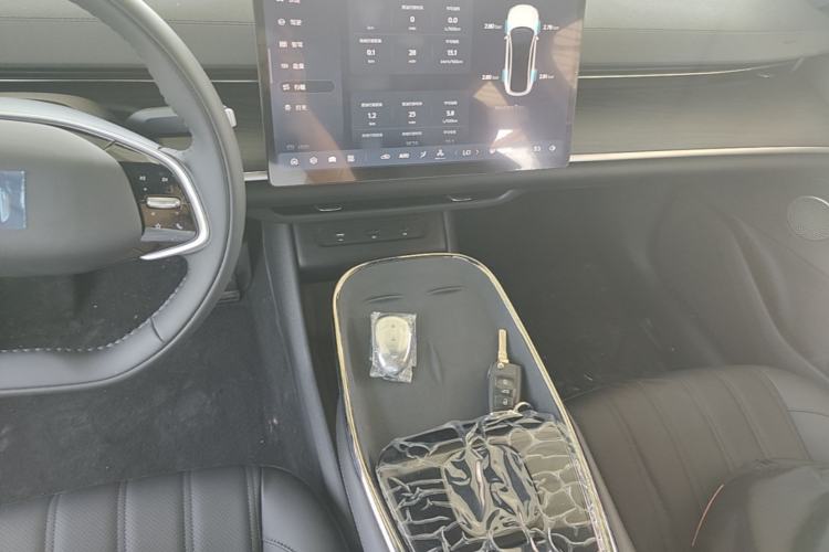 Used CHANGAN NEVO A07 2025 Blue Whale Range-Extending Version 230 Flagship Model Center Console