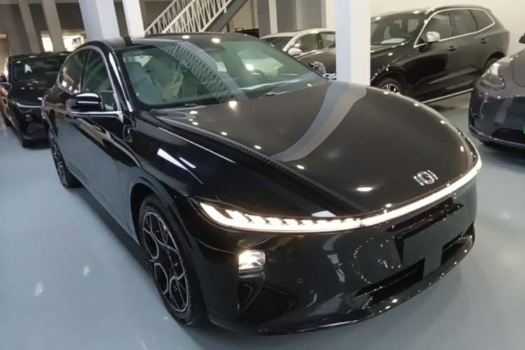 Used CHANGAN NEVO A07 2025 Blue Whale Range-Extending Version 230 Flagship Model Front Right 45 Deg