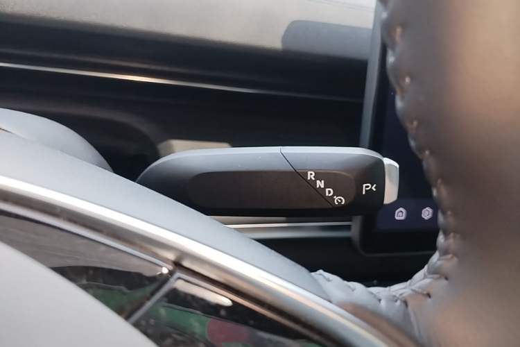 Used CHANGAN NEVO A07 2025 Blue Whale Pure Electric Version 525 Luxury Model Gear Lever