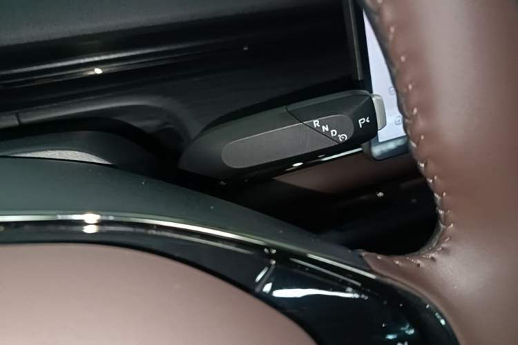 Used CHANGAN NEVO A07 2025 Blue Whale Pure Electric Version 625 Luxury Model Gear Lever