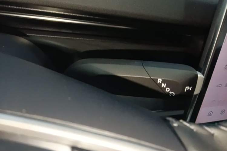 Used CHANGAN NEVO A07 2025 Blue Whale Range-Extending Model 140 Elite Version Gear Lever