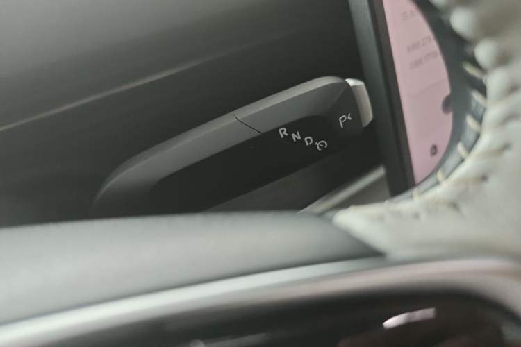 Used CHANGAN NEVO A07 2025 Range-Extended "True Fragrant" Edition 230 Luxury Version Gear Lever