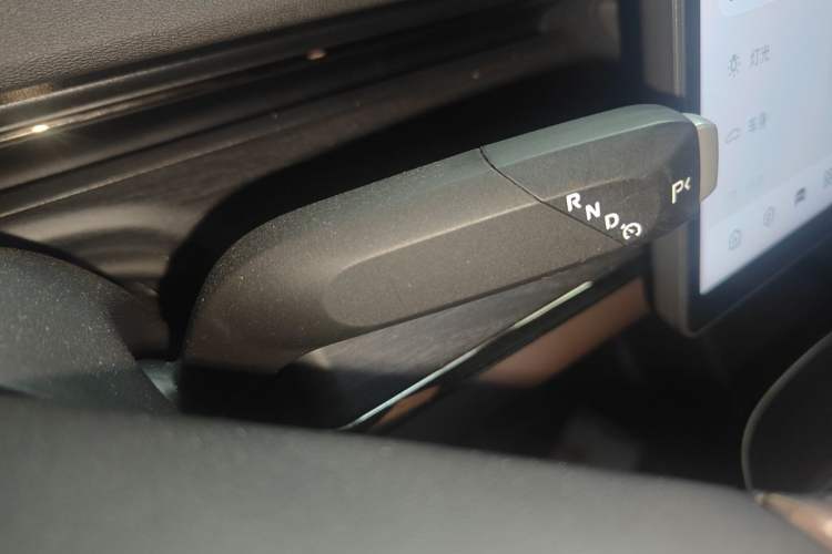 Used CHANGAN NEVO A07 2025 Blue Whale Pure Electric 625 Flagship Model Gear Lever