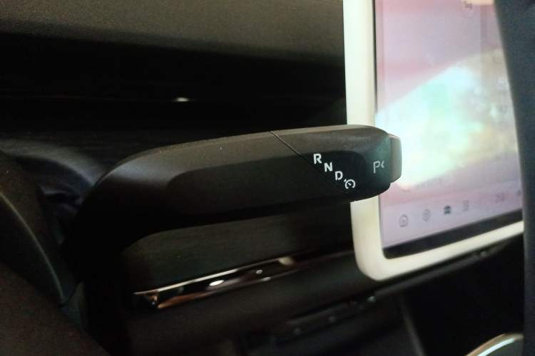 Used CHANGAN NEVO A07 2025 All-Electric "True Fragrance" Edition 710-Mile Long-Range Version Gear Lever