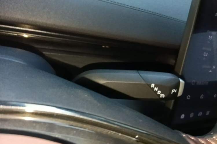 Used CHANGAN NEVO A07 2025 Blue Whale Extended-Range 230 Prestige Model Gear Lever
