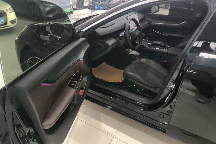 Used CHANGAN NEVO A07 2025 All-Electric "True Fragrance" Edition 710-Mile Long-Range Version Interior 3