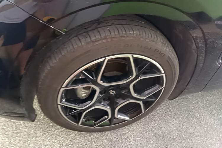 Used CHANGAN NEVO A07 2025 Blue Whale Pure Electric Version 625 Luxury Model Left Front Wheel Hub