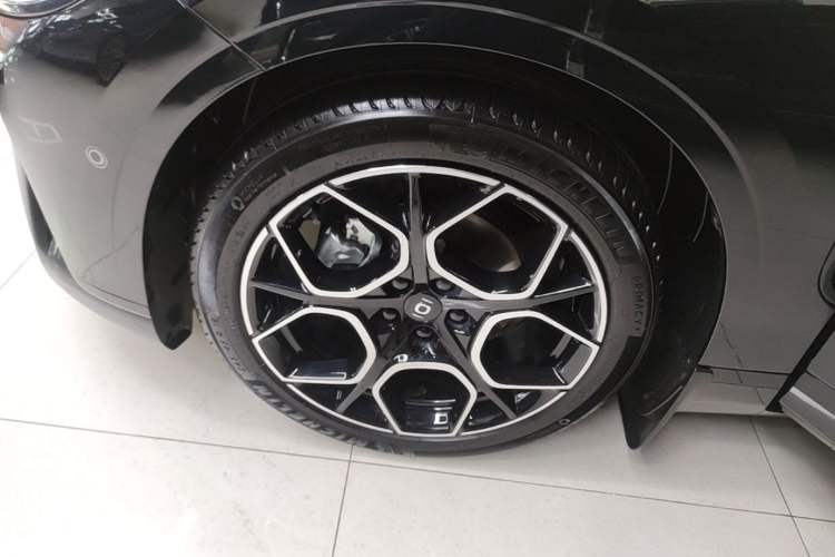 Used CHANGAN NEVO A07 2025 Range-Extended "True Fragrant" Edition 230 Flagship Model Left Front Wheel Hub