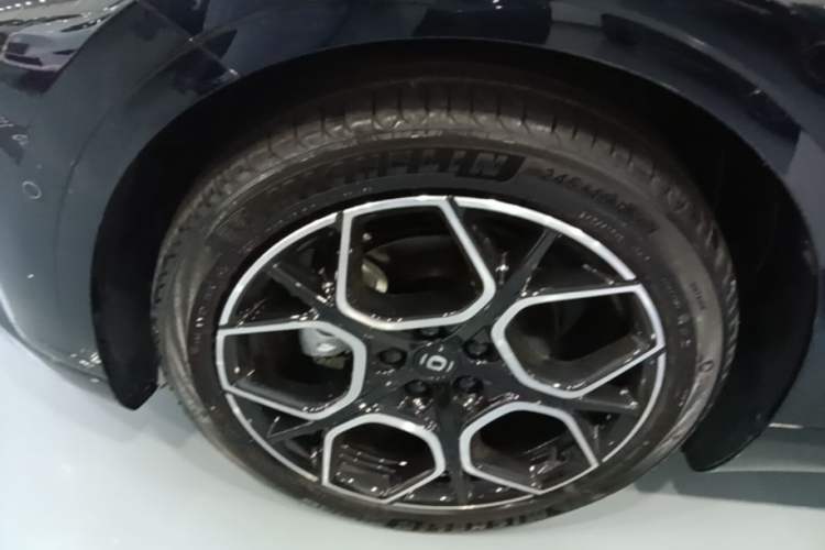 Used CHANGAN NEVO A07 2025 Blue Whale Range-Extending Version 230 Flagship Model Left Front Wheel Hub