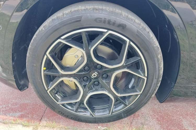 Used CHANGAN NEVO A07 2025 All-Electric "True Fragrance" Edition 710-Mile Long-Range Version Left Front Wheel Hub