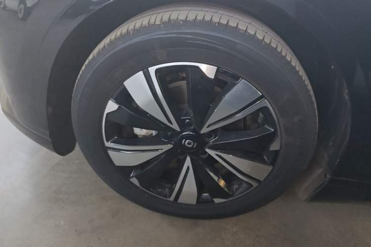 Used CHANGAN NEVO A07 2025 Range-Extended "Truly Delicious" 140 Elite Version Left Front Wheel Hub