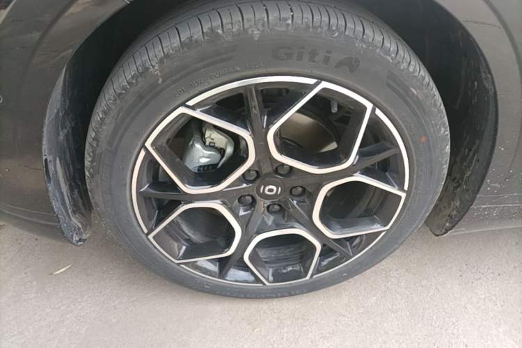Used CHANGAN NEVO A07 2025 Blue Whale Pure Electric 525 Flagship Model Left Front Wheel Hub