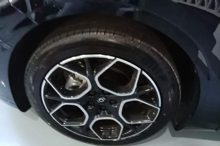 Used CHANGAN NEVO A07 2025 Blue Whale Extended-Range 230 Prestige Model Left Front Wheel Hub