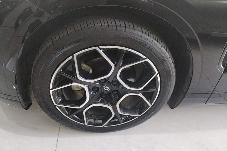 Used CHANGAN NEVO A07 2025 Pure Electric "True Fragrance" Edition 625 Flagship Model Left Front Wheel Hub