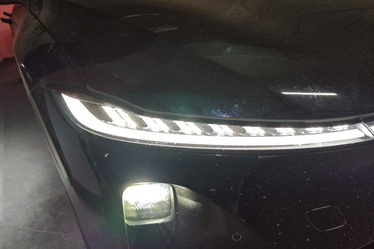 Used CHANGAN NEVO A07 2025 Blue Whale Pure Electric 710 Flagship Model Right Front Headlight