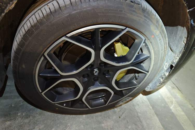 Used CHANGAN NEVO A07 2025 Blue Whale Pure Electric 710 Flagship Model Right Front Wheel Hub