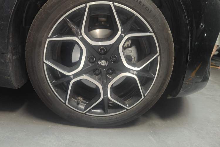 Used CHANGAN NEVO A07 2025 Blue Whale Pure Electric 625 Flagship Model Right Front Wheel Hub