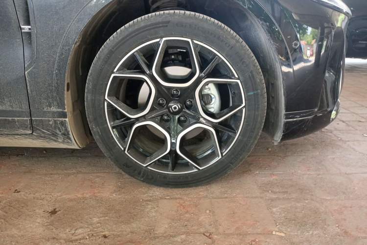 Used CHANGAN NEVO A07 2025 All-Electric "True Fragrance" Edition 710-Mile Long-Range Version Right Front Wheel Hub