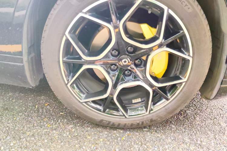 Used CHANGAN NEVO A07 2025 All-Electric "True Fragrance" Edition 710-Mile Long-Range Version Right Front Wheel Hub