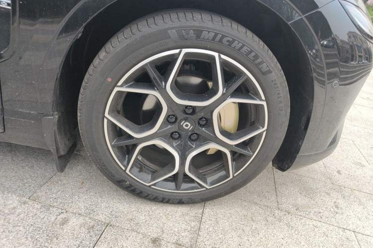 Used CHANGAN NEVO A07 2025 All-Electric "True Fragrance" Edition 710-Mile Long-Range Version Right Front Wheel Hub