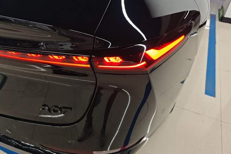 Used CHANGAN NEVO A07 2025 Pure Electric "True Fragrance" Edition 625 Flagship Model Right Rear Taillight