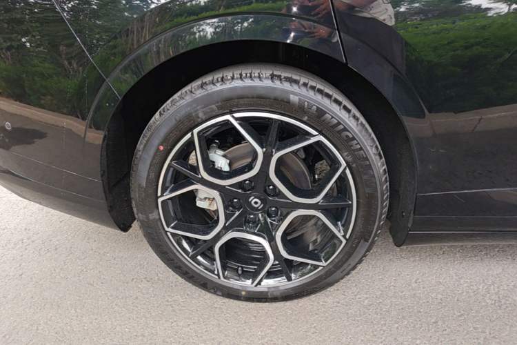 Used CHANGAN NEVO A07 2025 Range-Extended "True Fragrant" Edition 230 Flagship Model Right Rear Wheel Hub