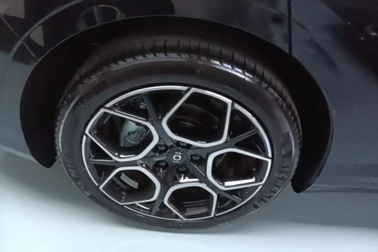 Used CHANGAN NEVO A07 2025 Blue Whale Range-Extending Version 230 Flagship Model Right Rear Wheel Hub
