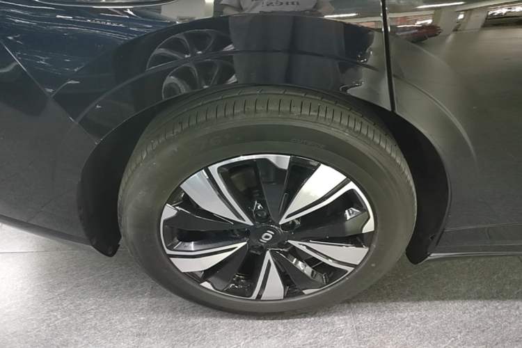 Used CHANGAN NEVO A07 2025 Blue Whale Pure Electric Version 525 Luxury Model Right Rear Wheel Hub