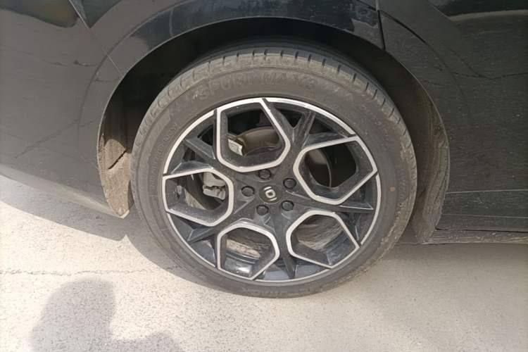 Used CHANGAN NEVO A07 2025 Blue Whale Pure Electric 525 Flagship Model Right Rear Wheel Hub