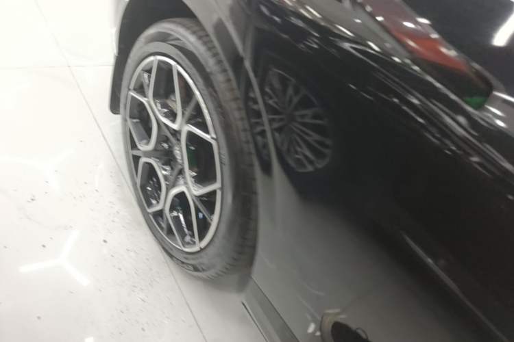 Used CHANGAN NEVO A07 2025 Blue Whale Pure Electric 625 Flagship Model Right Rear Wheel Hub