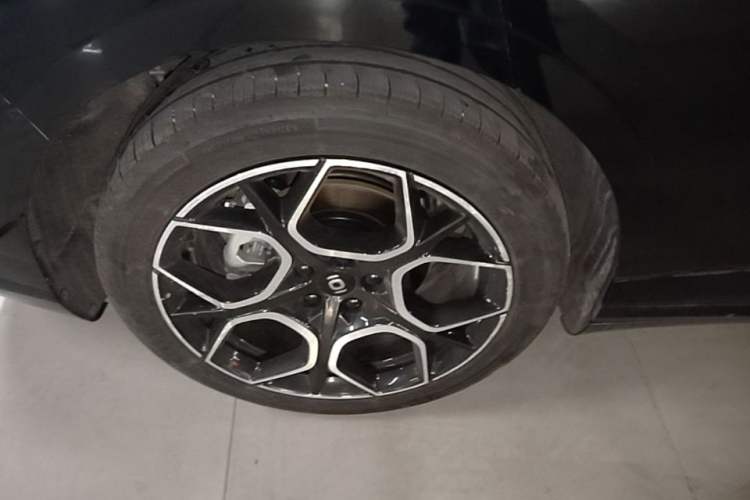 Used CHANGAN NEVO A07 2025 Blue Whale Pure Electric Version 625 Luxury Model Right Rear Wheel Hub
