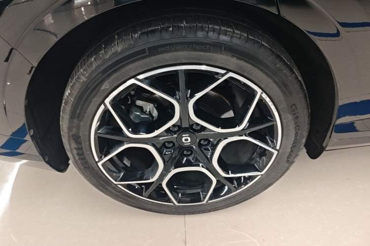 Used CHANGAN NEVO A07 2025 Pure Electric "True Fragrance" Edition 625 Flagship Model Right Rear Wheel Hub