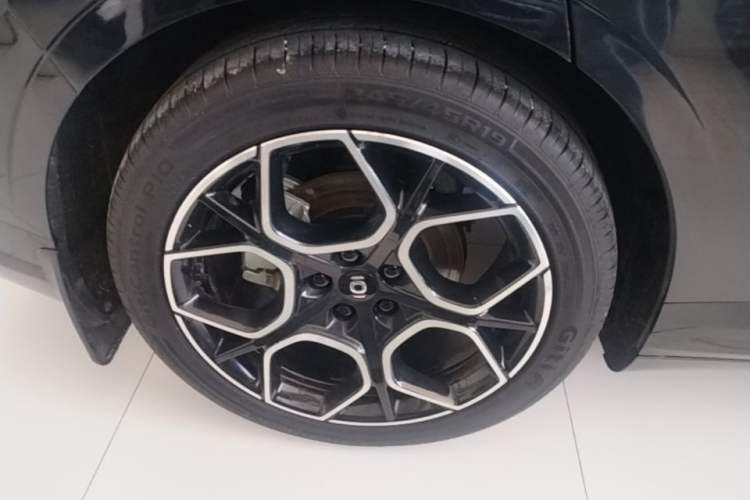 Used CHANGAN NEVO A07 2025 Pure Electric "True Fragrance" Edition 625 Flagship Model Right Rear Wheel Hub