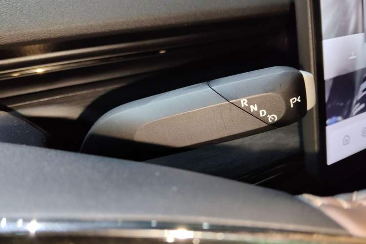 Used CHANGAN NEVO A07 2025 Blue Whale Pure Electric 625 Flagship Model Gear Lever
