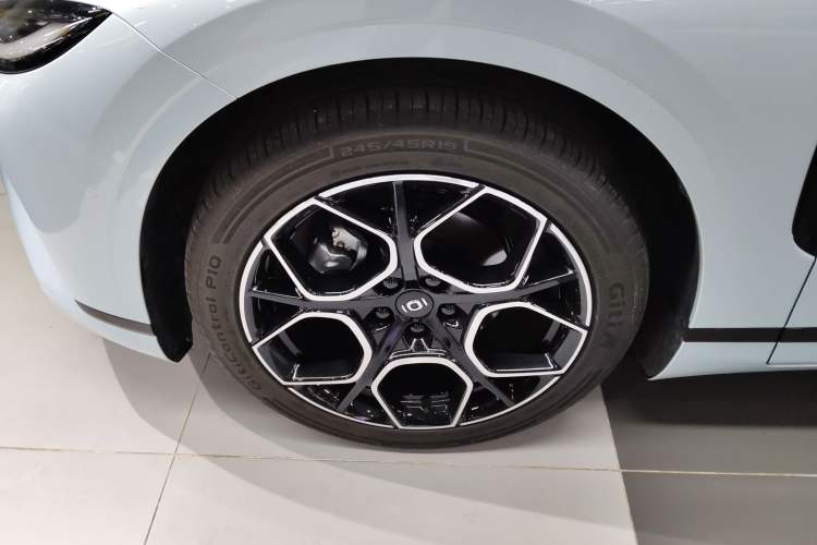 Used CHANGAN NEVO A07 2025 Blue Whale Pure Electric 625 Flagship Model Left Front Wheel Hub